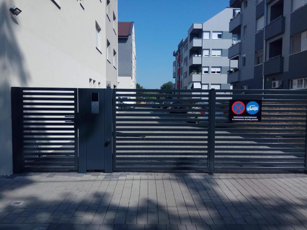 Apartment Cherry Gold 兹雷尼亚宁 外观 照片